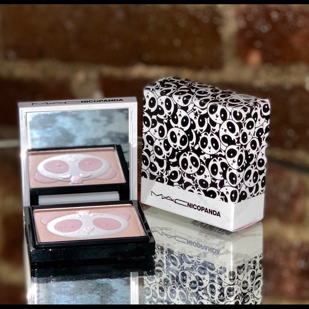 MAC Nicopanda Gleamer Face Powder new w/ OG box